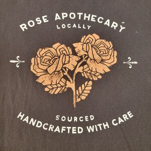 Schitt$ Creek Graphic SS Tee Rose Apothecary Black - Size Junior XL